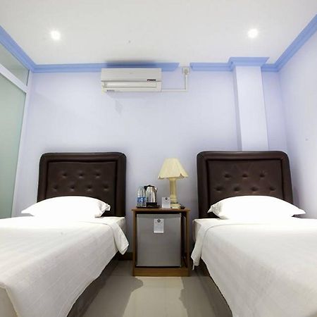 Woodland Hotel Yangon Exteriör bild