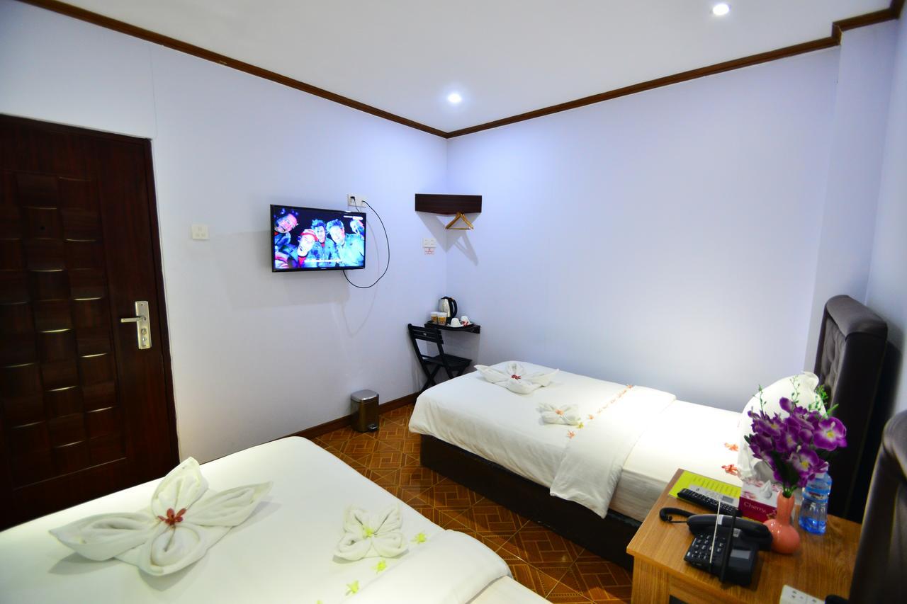 Woodland Hotel Yangon Exteriör bild
