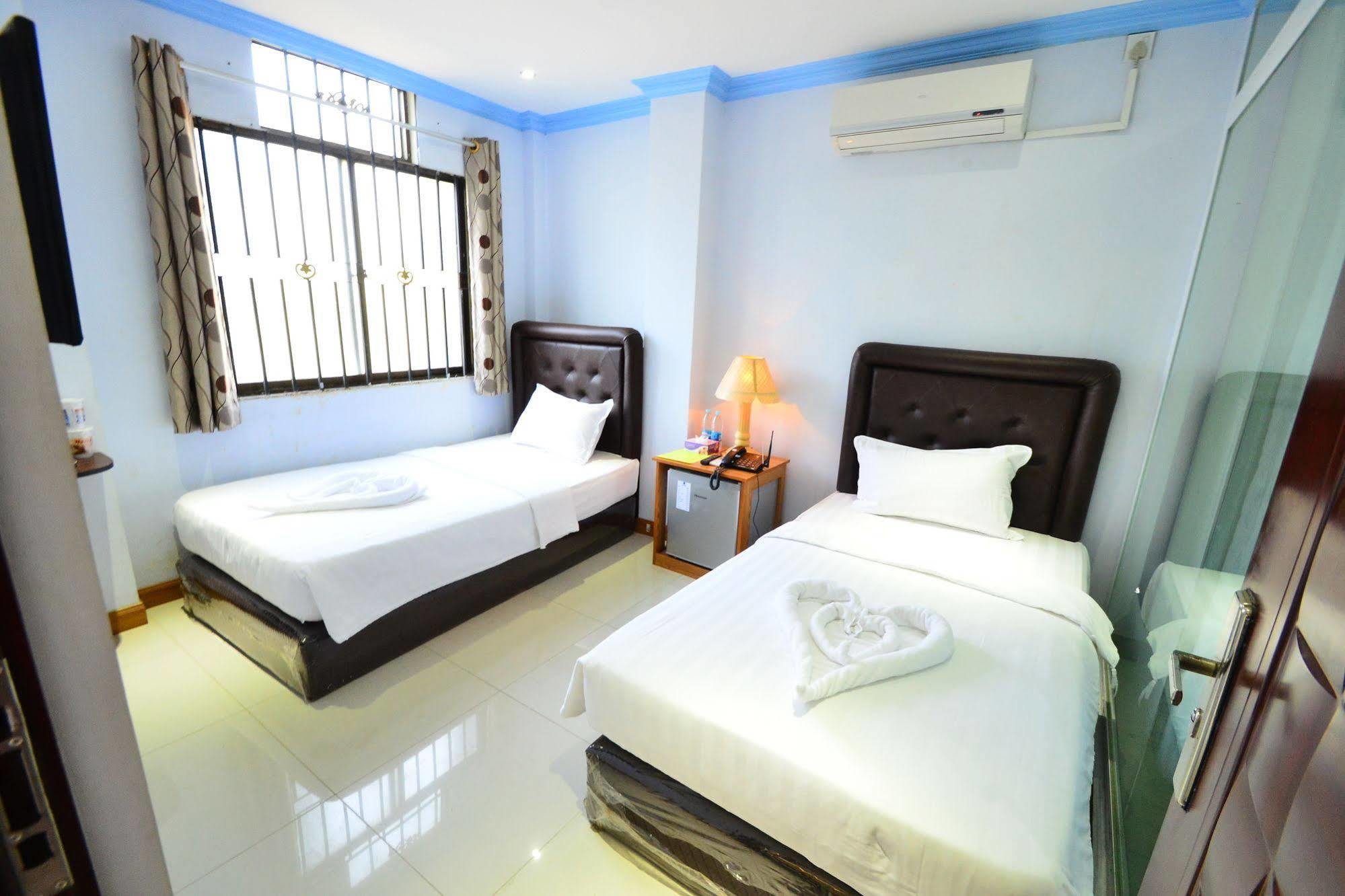 Woodland Hotel Yangon Exteriör bild