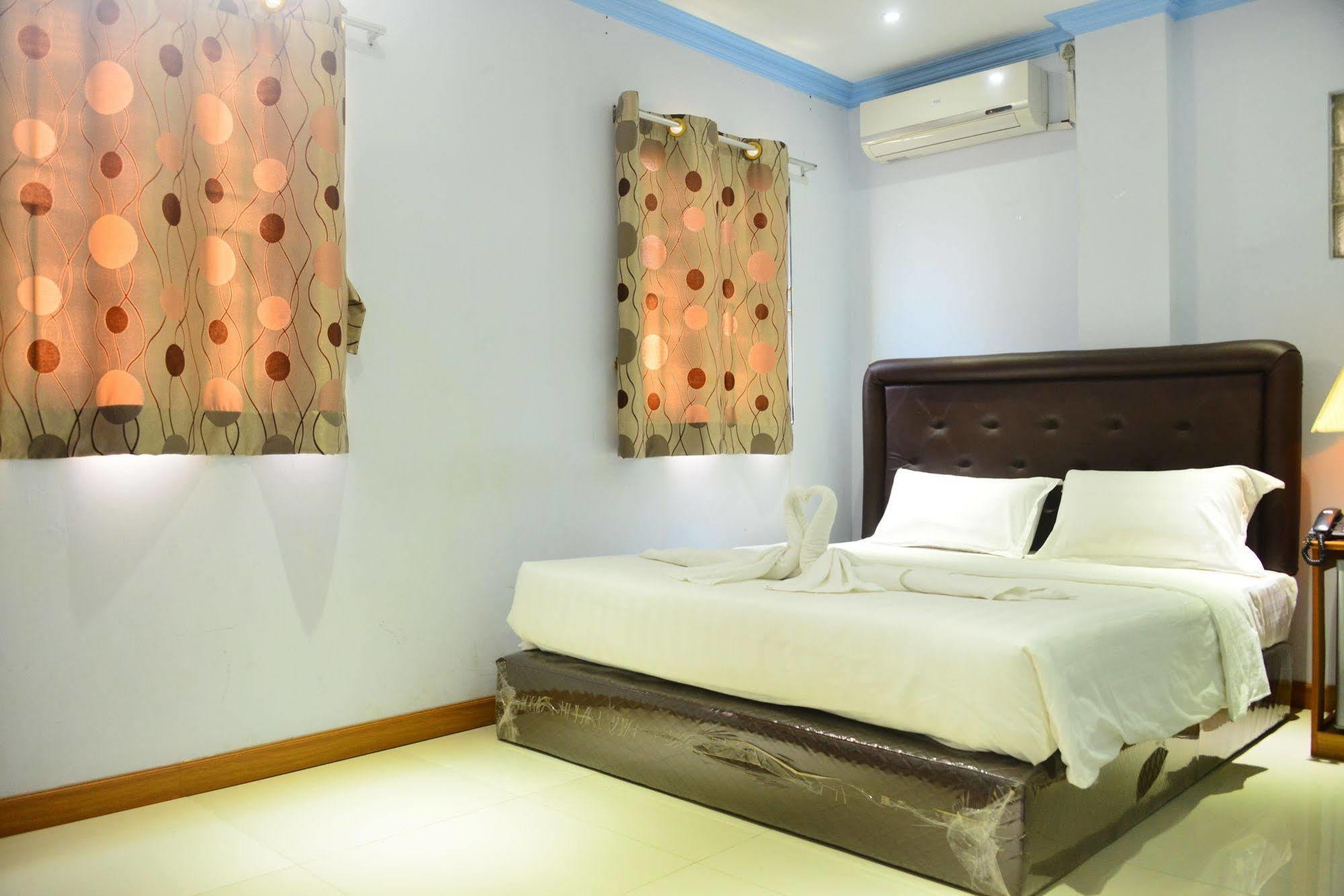 Woodland Hotel Yangon Exteriör bild