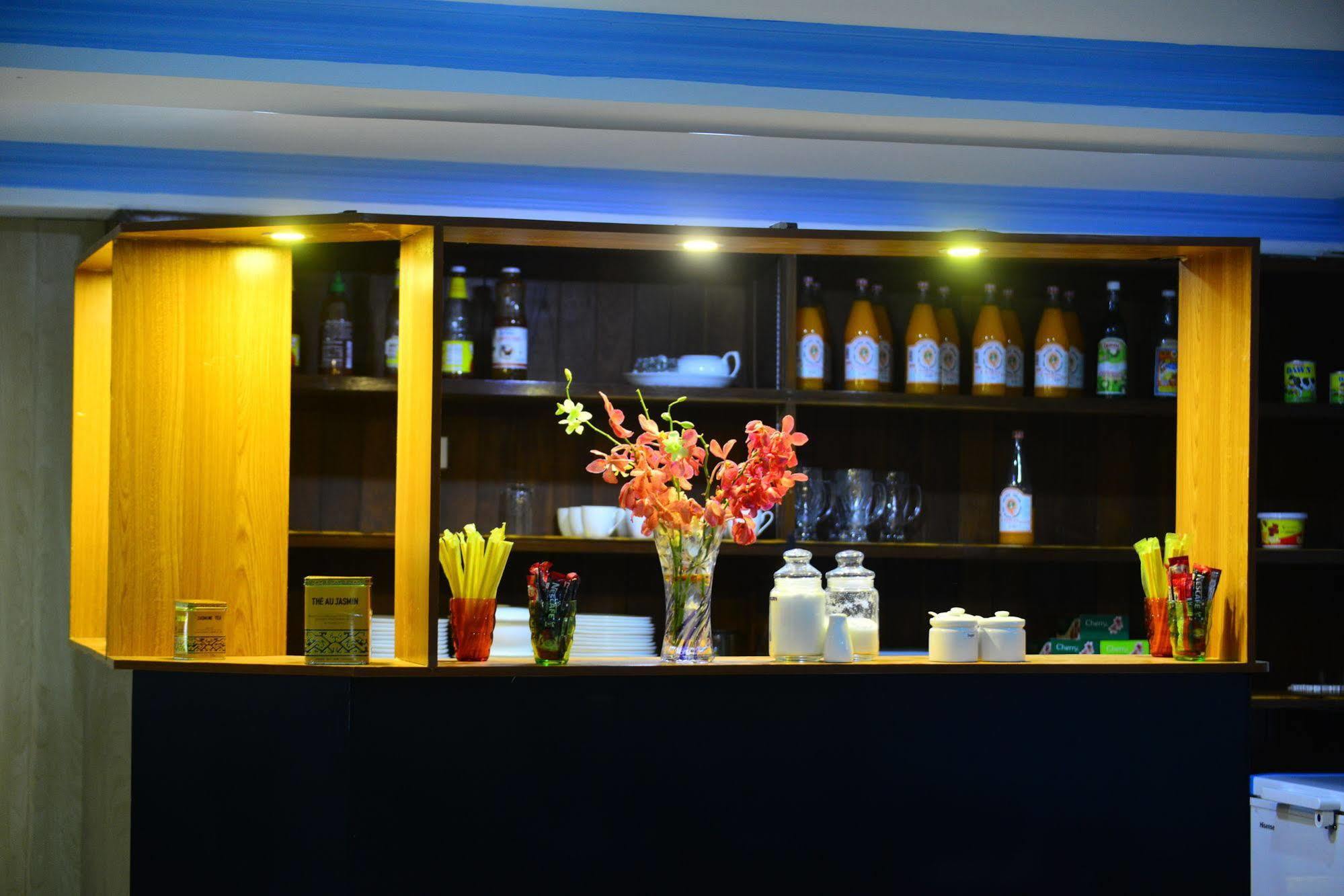 Woodland Hotel Yangon Exteriör bild