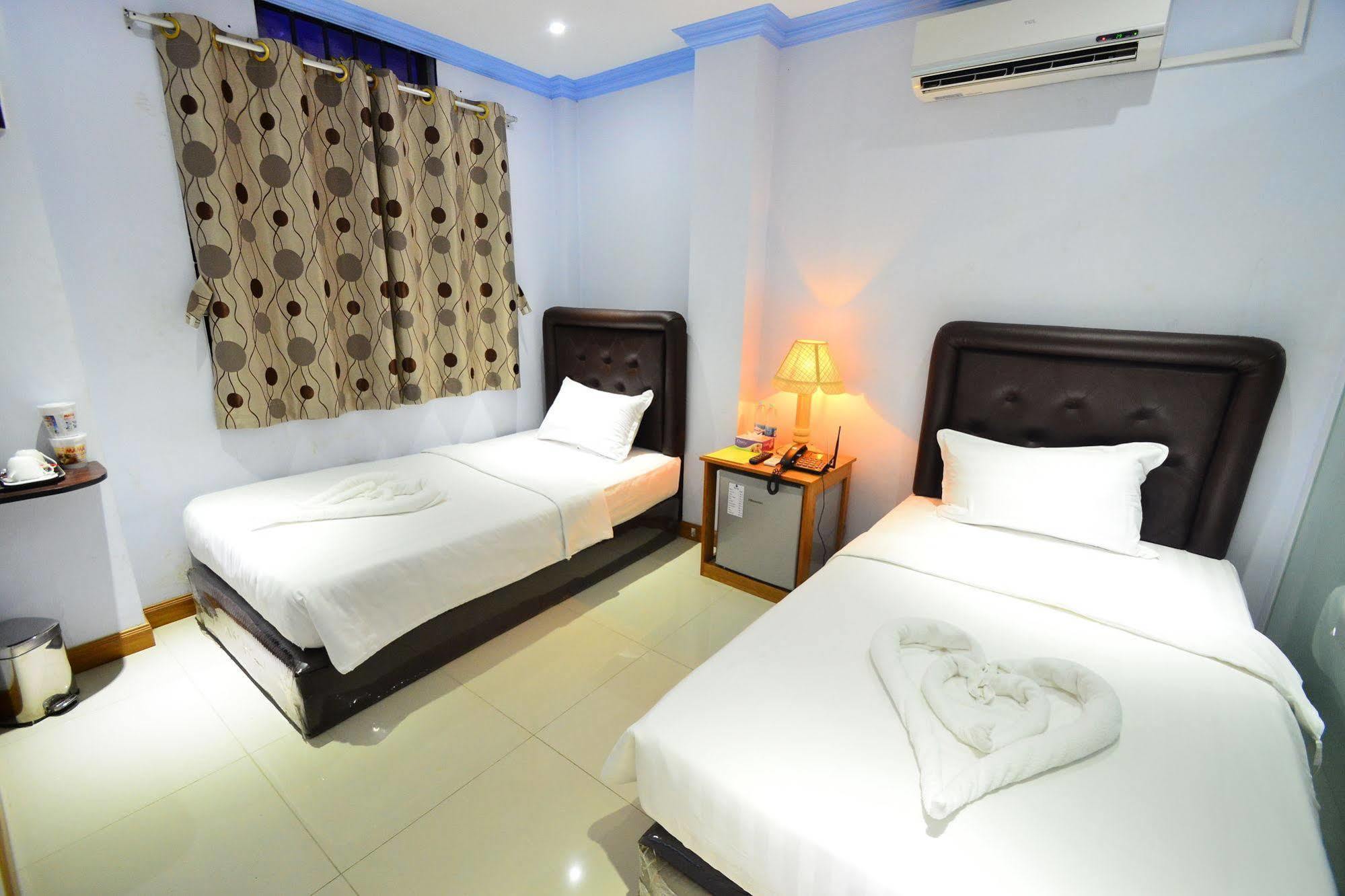 Woodland Hotel Yangon Exteriör bild