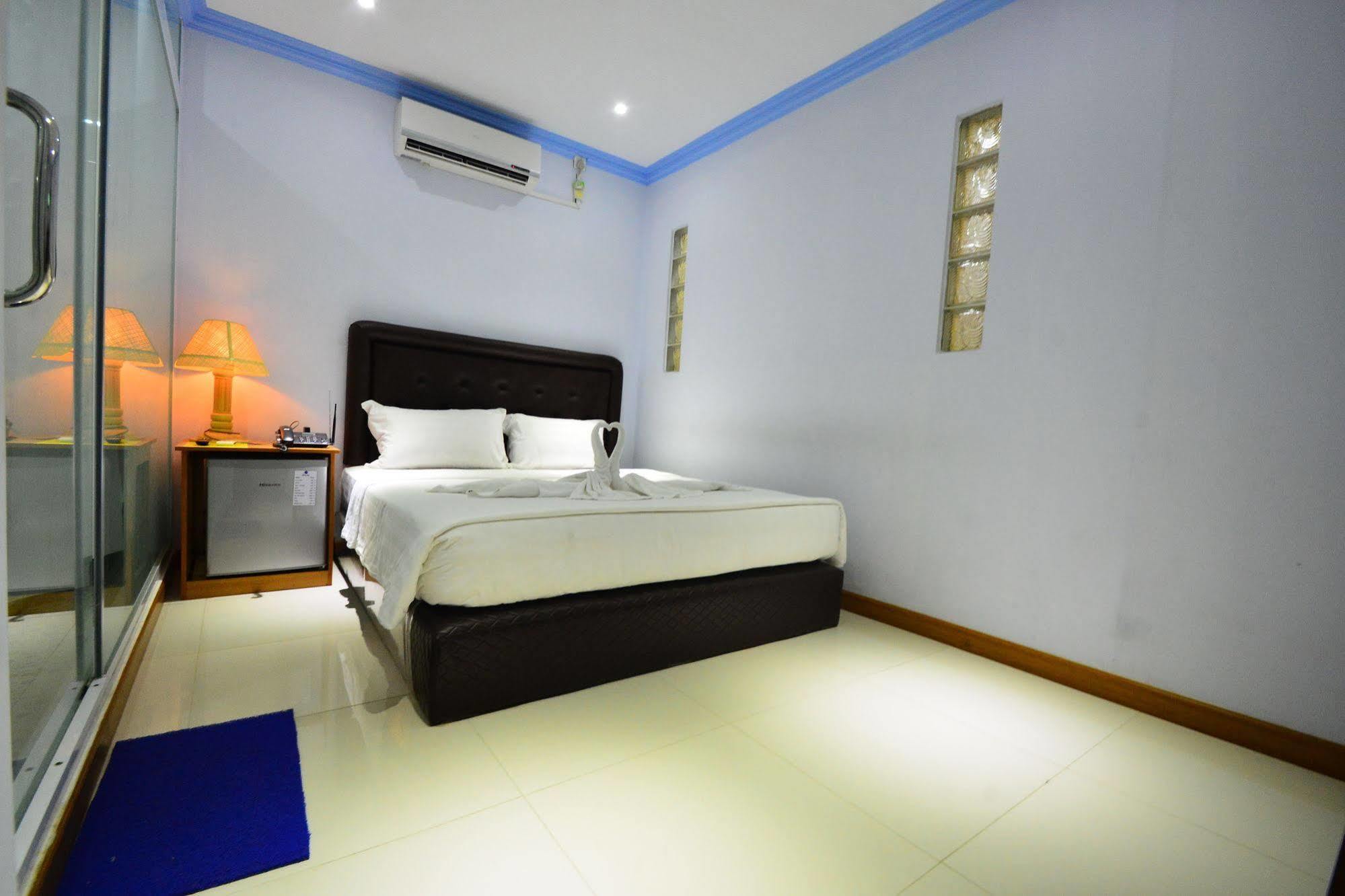 Woodland Hotel Yangon Exteriör bild