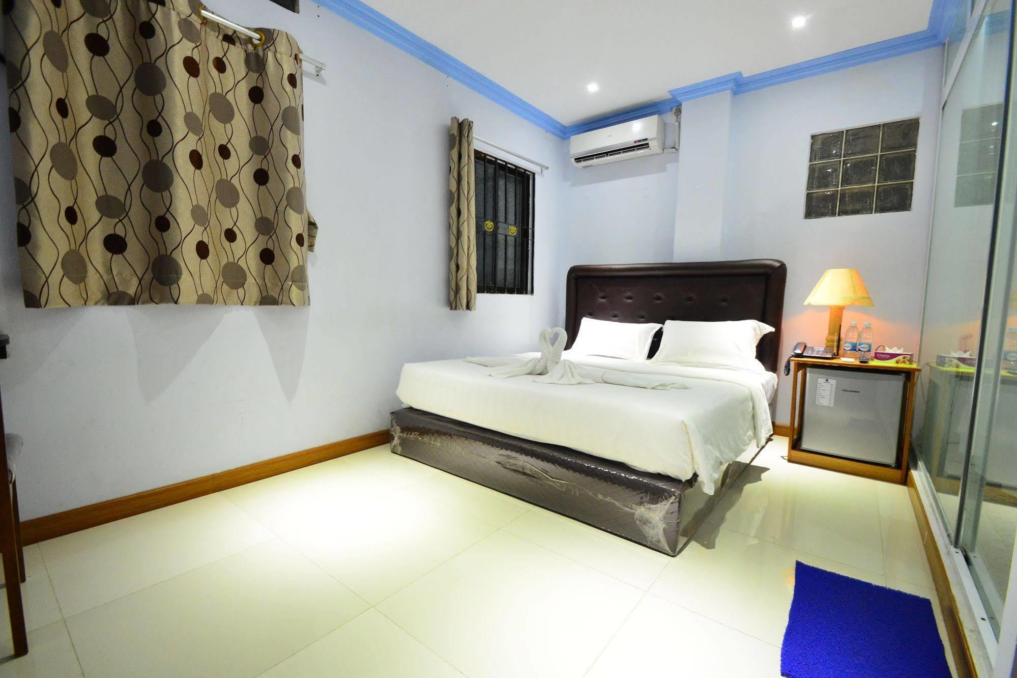 Woodland Hotel Yangon Exteriör bild